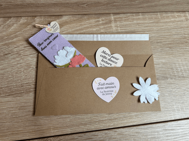 Souvenir fleuris- marque-page en feutrine