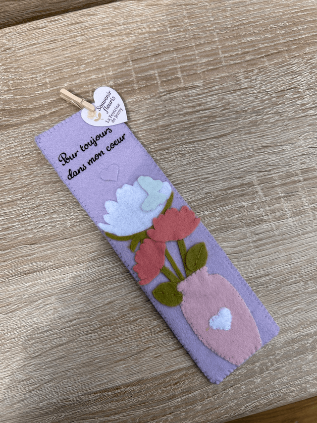 Souvenir fleuris- marque-page en feutrine